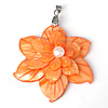 Pendentifs de coquille en laiton, avec coquille & perle d'eau douce cultivée, fleur, Placage de couleur platine, orange rougeâtre Environ Vendu par PC