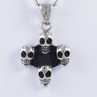 Pendentifs en titane, Acier titane, Croix avec tête de mort, noircir Environ Vendu par PC