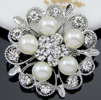 Broche de perla de cristal, aleación de zinc, con Perlas de vidrio, Flor, chapado en color de platina, con diamantes de imitación, Blanco, libre de níquel, plomo & cadmio, 37x37mm, 10PCs/Bolsa, Vendido por Bolsa