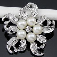 Broche de perla de cristal, aleación de zinc, con Perlas de vidrio, Flor, chapado en color de platina, con diamantes de imitación, Blanco, libre de níquel, plomo & cadmio, 40x40mm, 10PCs/Bolsa, Vendido por Bolsa