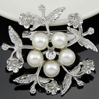 Broche de perla de cristal, aleación de zinc, con Perlas de vidrio, Flor, chapado en color de platina, con diamantes de imitación, Blanco, libre de níquel, plomo & cadmio, 42x42mm, 10PCs/Bolsa, Vendido por Bolsa