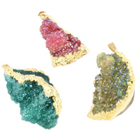 Cuarzo natural Druzy Colgantes, con Fianza de Latón, chapado en color dorado, mixto, 22x44x13mm-28x50x25mm, agujero:aproximado 2x7mm, 50PCs/Bolsa, Vendido por Bolsa