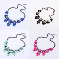 Collier de déclaration de mode, alliage de zinc, avec Acrylique, avec 1.5Inch chaînes de rallonge, Placage de couleur noire de plumbum, chaîne de torsion ovale & facettes & avec strass, plus de couleurs à choisir, 40mm Environ 17.7 pouce, Vendu par brin