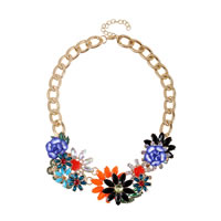 Collier de déclaration de mode, Acrylique, avec chaîne de fer & alliage de zinc, avec 7cm chaînes de rallonge, fleur, Placage de couleur d'or, chaîne de gourmette & facettes & avec strass, 47mm Environ 18 pouce, Vendu par brin