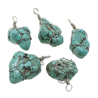 Pendentifs Turquoise naturelle, avec laiton, pepite, Placage de couleur platine, vert, 17-29x36-52x17-25mm Environ 2-4mm, Vendu par PC