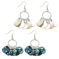 Shell Earring eau douce, laiton, avec coquille, Plat rond, Placage de couleur platine, naturel & différents matériaux pour le choix, 59mm  Vendu par paire