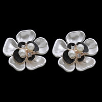 Accesorios de trajes del rhinestones, Perlas de plástico ABS, con fundición, Flor, chapado en color dorado, esmalte & con diamantes de imitación, Blanco, 38x14mm, agujero:aproximado 1mm, Vendido por UD