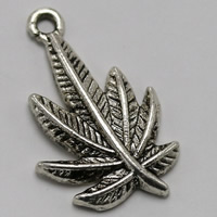 Pendentifs feuilles en alliage de zinc , Feuille d'érable, Plaqué de couleur d'argent, sans plomb et cadmium Environ 1.5mm Vendu par sac