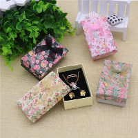 Cajas de Cartón para Set Joyería, anillo de dedo & pendiente & collar, con Cinta & Esponja, Rectángular, con patrón de flores, color mixto, 50x80x25mm, 24PCs/Bolsa, Vendido por Bolsa