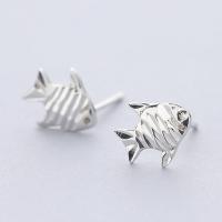 Boucle en laiton, poisson, Épais en argent Sterling 925 plaqué, styles différents pour le choix & pour femme, protéger l'environnement, sans nickel, plomb et cadmium, Vendu par paire