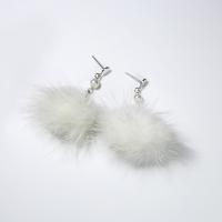 Boucles d'oreilles Pom Pom Duveteux, argent sterling 925, avec Shell Pearl & Peluche, Plaqué de platine, hypo allergique & pour femme  Vendu par paire