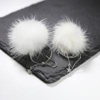 Boucles d'oreilles Pom Pom Duveteux, argent sterling 925, avec Peluche, Plaqué de platine, pour femme  Vendu par paire