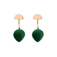 Boucles d'oreilles Pom Pom Duveteux, alliage de zinc, avec Peluche, fer poste de boucle d'oreille et Omega pince, Plaqué de couleur d'or antique, pour femme, plus de couleurs à choisir, sans plomb et cadmium Vendu par paire