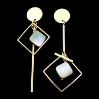 metal Pendientes asimétricos, con Nácar Blanca, chapado, para mujer, libre de níquel, plomo & cadmio, 27x63x3mm, Vendido por Par