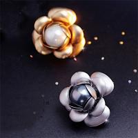 alliage de zinc broche, avec Shell Pearl, fleur, Placage, pour femme & mat, plus de couleurs à choisir Vendu par PC