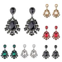 Boucle d'oreille de zinc alliage strass goutte, alliage de zinc, avec verre, acier inoxydable puce boucle d'oreille, Placage, pour femme & avec strass, plus de couleurs à choisir, sans plomb et cadmium Vendu par paire