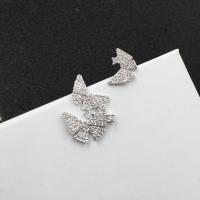 metal Pendientes asimétricos, aleación de cinc aguja de pendiente, Mariposa, chapado en platina real, micro arcilla de zirconia cúbica & para mujer, 24x17mm, 10x15mm, Vendido por Par