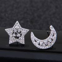 laiton Boucles d’oreilles asymétriques stud, Lune et Etoile, Plaqué de platine, pour femme & avec zircone cubique, protéger l'environnement, sans nickel, plomb et cadmium Vendu par paire