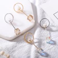 laiton Boucles d'oreilles asymétriques, avec Plastique ABS perle & Cristal autrichien, Placage, pour femme & facettes, plus de couleurs à choisir, protéger l'environnement, sans nickel, plomb et cadmium Vendu par paire