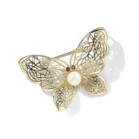 laiton broche, avec Shell Pearl, papillon, Plaqué d'or, pavé de micro zircon & pour femme & creux Vendu par PC