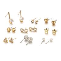 aleación de zinc Stud aretes, acero inoxidable aro de pendiente, chapado, para mujer & con diamantes de imitación, más colores para la opción, libre de plomo & cadmio, 9parespareja/Set, Vendido por Set