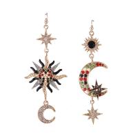 alliage de zinc Boucles d'oreilles asymétriques, fer boucle d'oreille crochet, Placage de couleur d'or, avec strass, sans plomb et cadmium  Vendu par paire