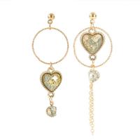 alliage de zinc Boucles d'oreilles asymétriques, avec résine, coeur, Placage de couleur d'or, pour femme & facettes & avec strass, 65mm, Vendu par paire