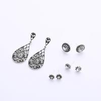 alliage de zinc Stud Set, avec cristal, Plaqué de couleur d'argent, pour femme & facettes & avec strass  Vendu par lot