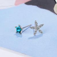 laiton Boucles d’oreilles asymétriques stud, étoile, Placage de couleur platine, pour femme & avec zircone cubique & avec strass, 7mm, 10mm, Vendu par paire