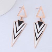 Acier titane Boucle d'oreille goutte, triangle, Plaqué de couleur d'or rose, pour femme & émail Vendu par paire