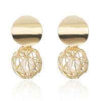 Boucle d'oreille en alliage de zinc en plastique perle, avec Plastique ABS perle, acier inoxydable puce boucle d'oreille, Placage de couleur d'or, pour femme Vendu par paire