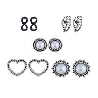 alliage de zinc Stud Set, boucle d'oreille & collier, avec perle de plastique, Plaqué de couleur d'argent, pour femme & avec strass     Vendu par lot