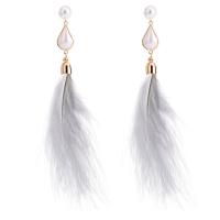 aleación de zinc Pendientes con Colgantes, con pluma, chapado en color dorado, para mujer & con perla de plástico, Blanco, 161mm, Vendido por Par