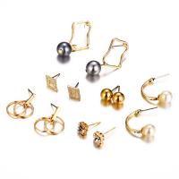 Boucle d'oreille en alliage de zinc en plastique perle, Boucle d’oreille stud & boucle d'oreille, Placage de couleur d'or, 6 pièces & pour femme & avec les perles en plastique & avec strass, doré, 6mm, 8mm, 11mm, 25mm, 26mm, 40mm é, Vendu par fixé