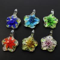 Pendentifs Murano fleur intérieur, chalumeau, sable d'or & fleur intérieure, couleurs mélangées Environ 6mm îte, Vendu par boîte