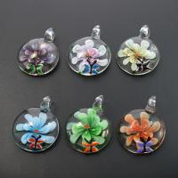 Pendentifs Murano fleur intérieur, chalumeau, Plat rond, fleur intérieure, couleurs mélangées Environ 7mm îte, Vendu par boîte