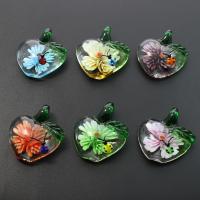 Pendentifs Murano fleur intérieur, chalumeau, coeur, fleur intérieure, couleurs mélangées Environ 6mm îte, Vendu par boîte