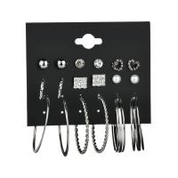 alliage de zinc Boucles d'oreilles, avec perle de plastique, Placage, neuf pièces & pour femme & avec strass, argent, Vendu par fixé