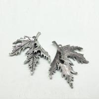 Pendentifs feuilles en alliage de zinc , Plaqué de couleur d'argent Environ 2mm Vendu par sac