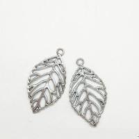 Pendentifs feuilles en alliage de zinc , Plaqué de couleur d'argent, creux Environ 2mm Vendu par sac