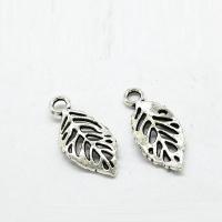 Pendentifs feuilles en alliage de zinc , Plaqué de couleur d'argent, creux Environ 1mm Vendu par sac