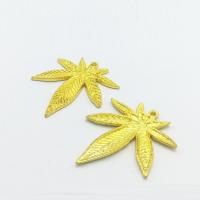 Colgantes de Aleación de Zinc en Forma Hoja, chapado en color dorado, 39x33x2mm, agujero:aproximado 1mm, 100PCs/Bolsa, Vendido por Bolsa