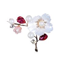 Broche de diamantes de imitación latón, metal, con Perlas cultivadas de agua dulce, Flor, chapado en color dorado, para mujer & con diamantes de imitación, 65*56mm, Vendido por UD