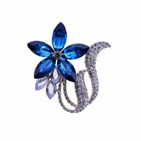 Broche de diamantes de imitación latón, metal, con gemas de cristal, Flor, chapado en color dorado, para mujer & con diamantes de imitación, más colores para la opción, 43*38mm, Vendido por UD