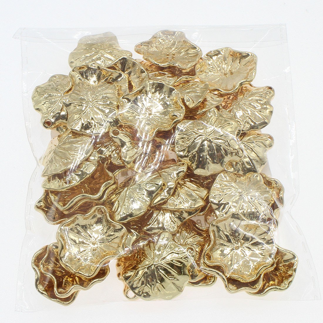 Pendentifs de feuille en laiton, Placage, plus de couleurs à choisir, 19x20mm, Trou:Environ 1mm, 50PC/sac, Vendu par sac