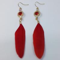 alliage de zinc Boucle d'oreille goutte, avec plume, Placage de couleur d'or, pour femme & avec strass, rouge Vendu par lot