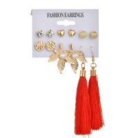 aleación de zinc Stud aretes, Pendiente de stud & pendiente, con Hilo de algodón, chapado en color dorado, diferentes estilos para la opción & para mujer & con diamantes de imitación, Vendido por Set