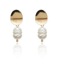 Boucle d'oreille en alliage de zinc en plastique perle, avec Plastique ABS perle, Placage de couleur d'or, pour femme, blanc Vendu par paire