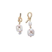 alliage de zinc Boucles d'oreilles asymétriques, avec perle d'eau douce cultivée, Placage de couleur d'or, pour femme & avec strass, blanc Vendu par paire