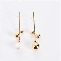 alliage de zinc Boucles d’oreilles asymétriques stud, avec perle d'eau douce cultivée, Placage de couleur d'or, Style coréen & pour femme, blanc Vendu par paire